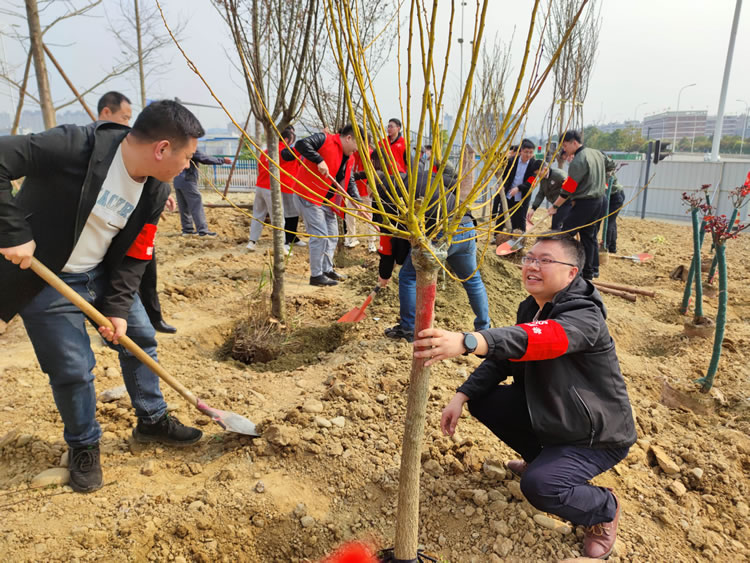 達(dá)坤公司組織參加“我為綿州植棵樹，共建綠美科技城”義務(wù)植樹活動(dòng)