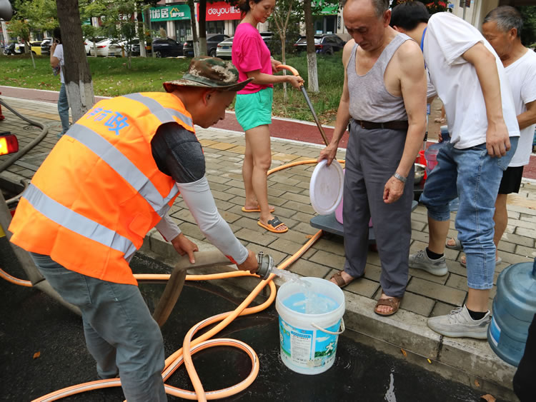 突發(fā)停水群眾急，達坤公司“解難題”